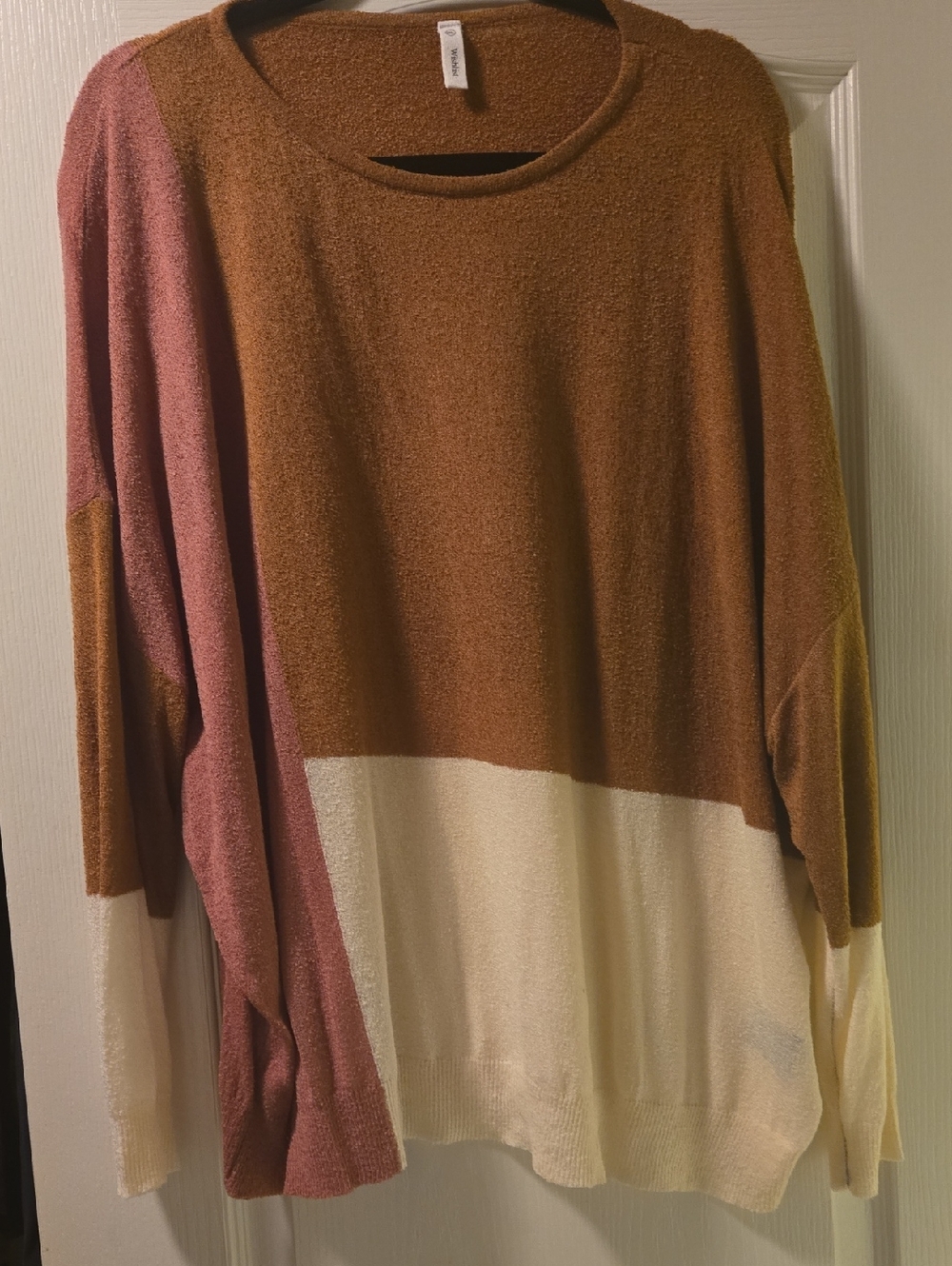 Wishlist Colorblock Crewneck Sweater in Rust, Mauve & Cream